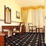 Alexander's 4*