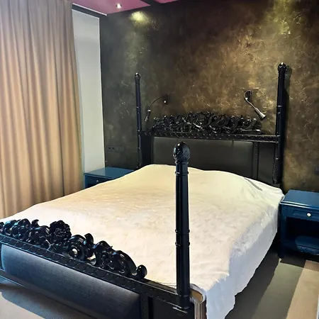 Alexander's Hotel 4*