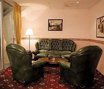Alexander's Hotel 4*