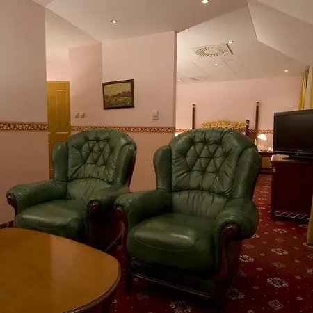 Alexander's 4*